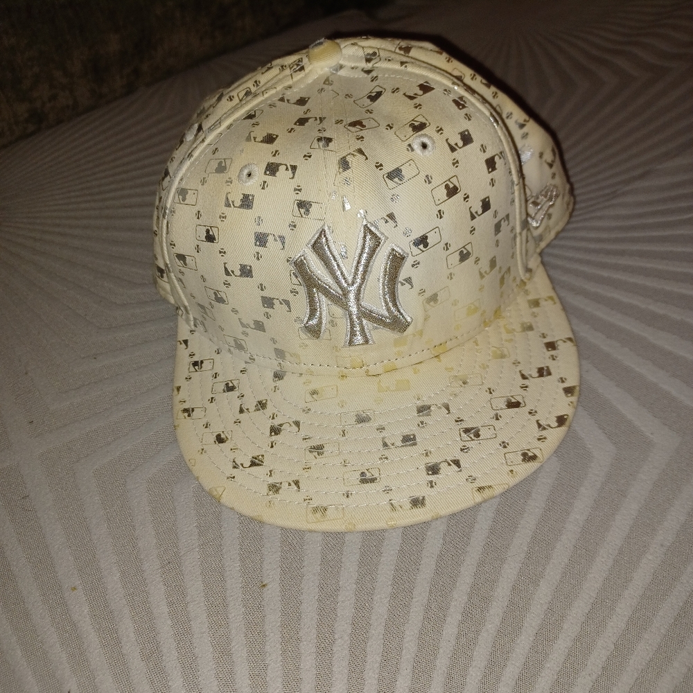 New Era 9Fifty New York Yankees - MLB All Over Flatbrim Fitted (7¼) Hat